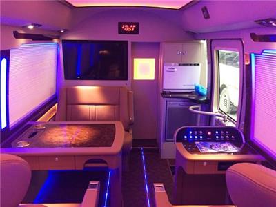 實(shí)力派座駕豐田考斯特改裝商務(wù)車(chē)